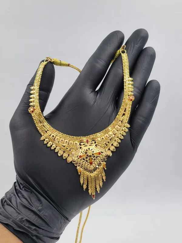 Leaf_Detailing_Necklace_3