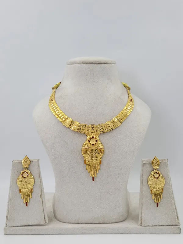Leaf_Detailing_Necklace_4