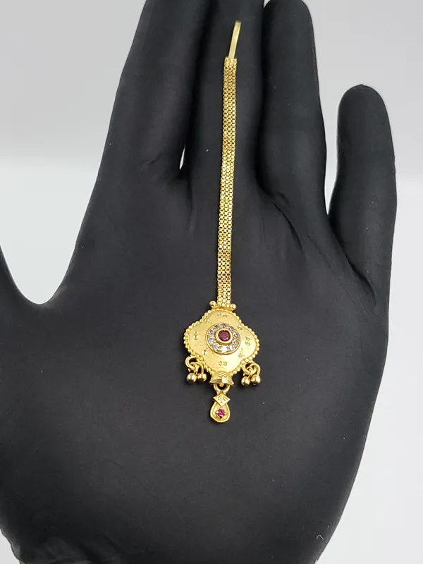 Petal_Shaped_Medallion_Maangtika