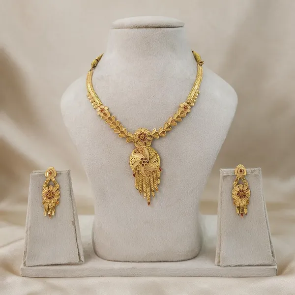 Sleek_Chain_Round_Pendent_Set