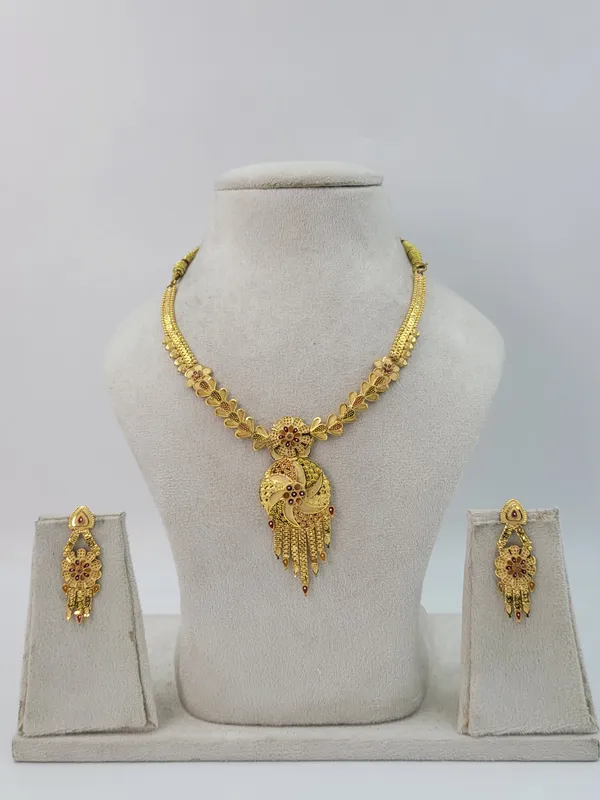 Sleek_Chain_Round_Pendent_Set