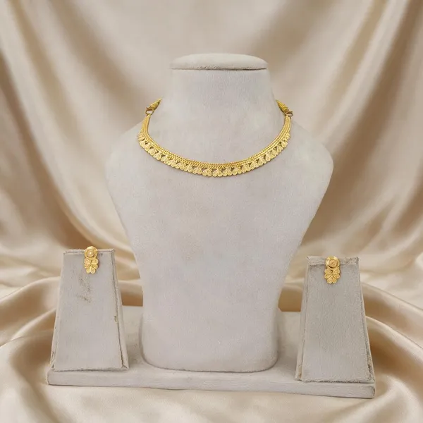 Sleek_With_Heart_Traditional_Necklace