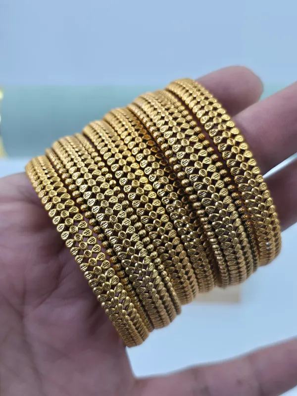 Set_Of_6_3_Traditional_Bangles