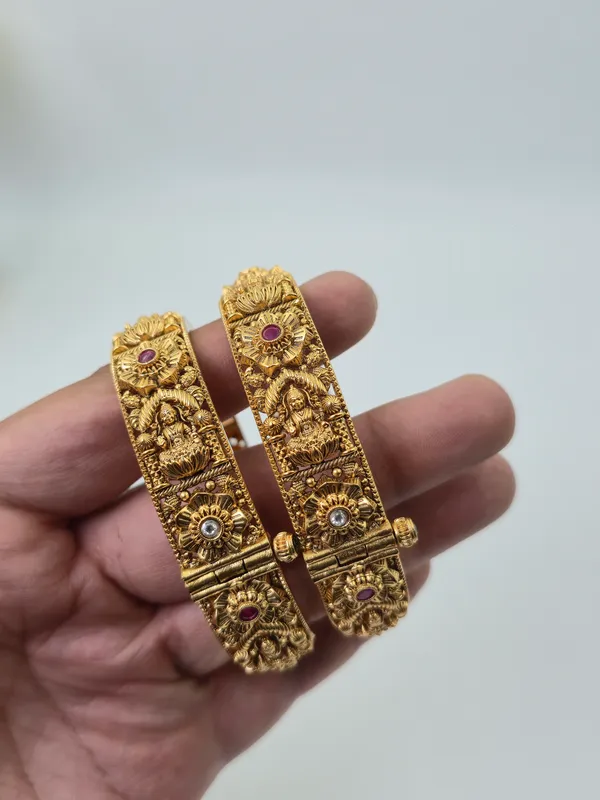 Temple2_Traditional_Bangles