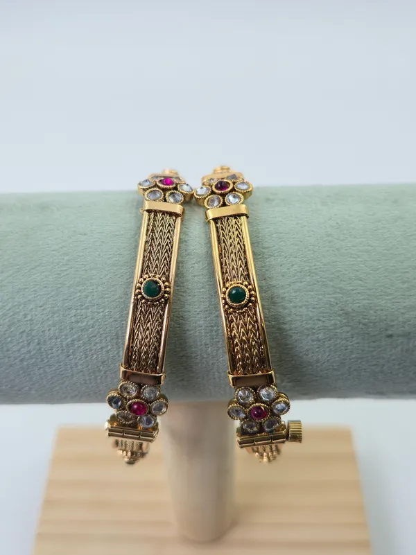 Sleek_Kundan_Traditional_Bangles