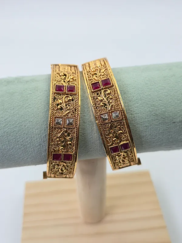 Leaf_Ruby_2_Traditional_Bangles