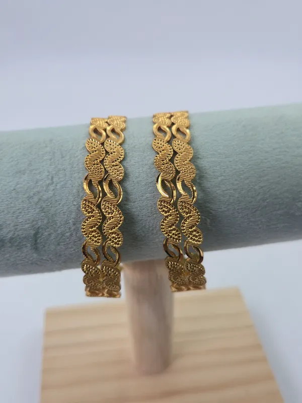 Zigzag_Set_Of_4_Traditional_Bangles