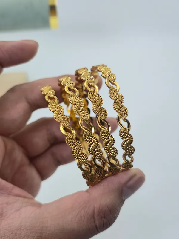 Zigzag_Set_Of_4_Traditional_Bangles