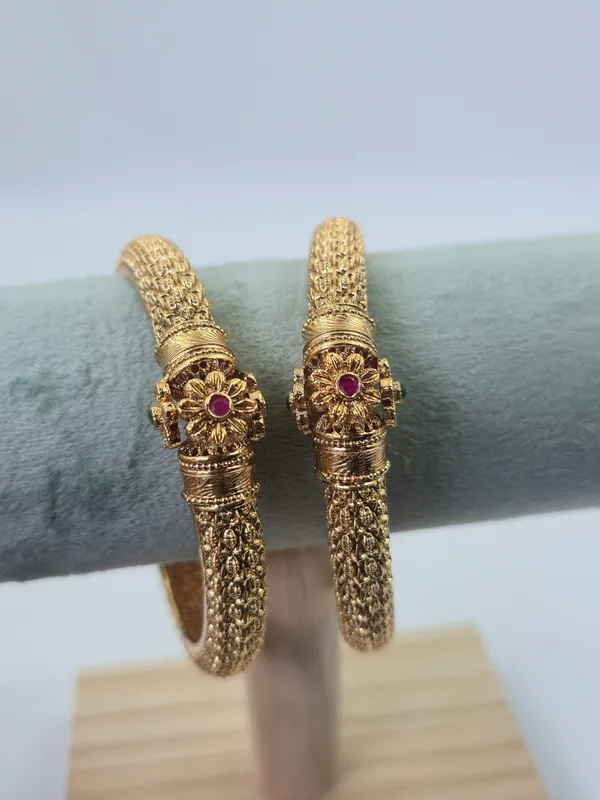 Rajwada_Sleek_Traditional_Bangles