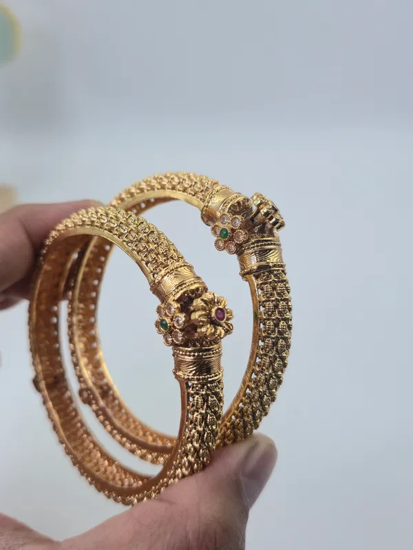Rajwada_Sleek_Traditional_Bangles