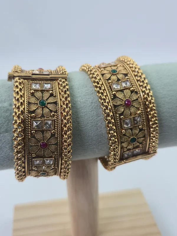Broad_Floral_Traditional_Bangles