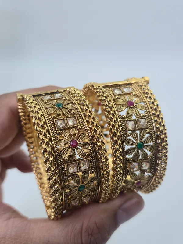 Broad_Floral_Traditional_Bangles
