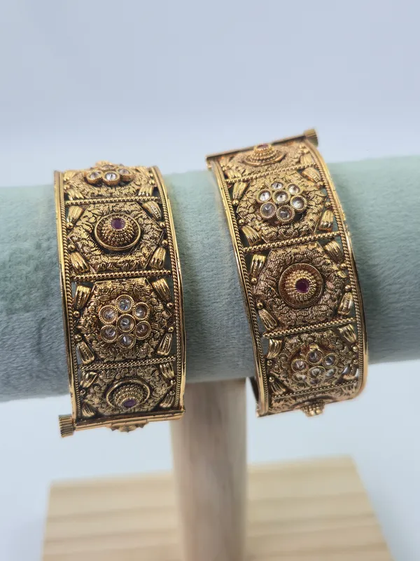 Broad_Kundan_Traditional_Bangles