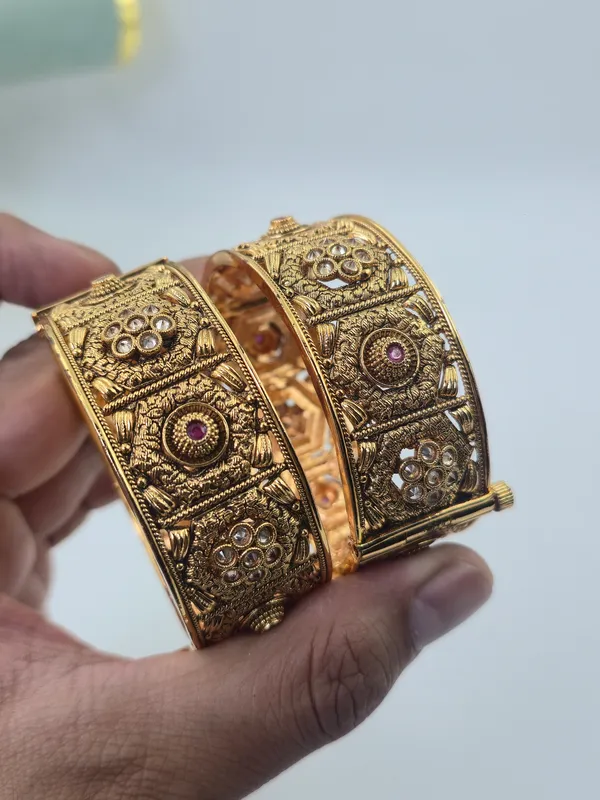 Broad_Kundan_Traditional_Bangles