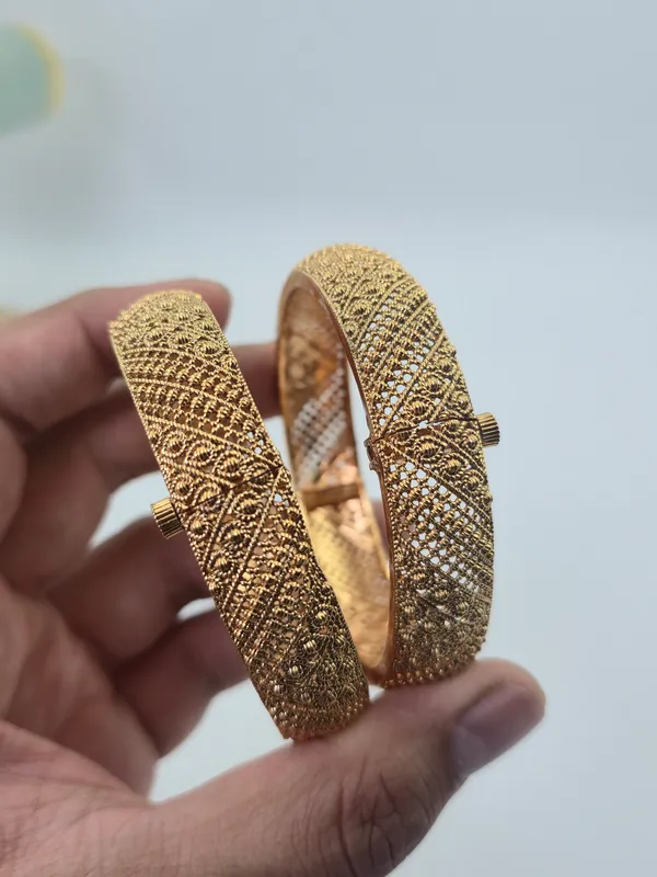 Mesh_1_Traditional_Bangles