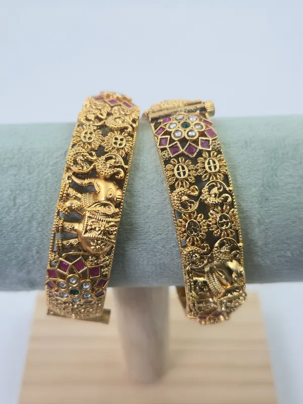 Kundan_Temple_Traditional_Bangles