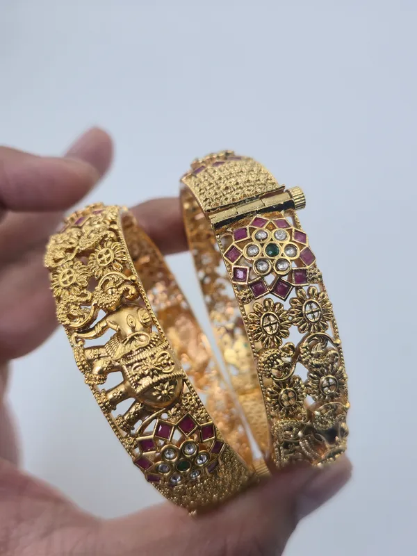 Kundan_Temple_Traditional_Bangles