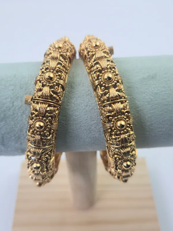 Rajwada_Plain_Traditional_Bangles