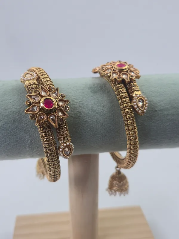 Kundan_Tassel_Traditional_Bangles