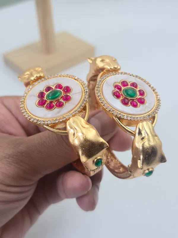 Rajwada_Kundan_Traditional_Bangles