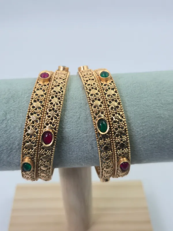 Ruby_Emerald_Set_Traditional_Bangles