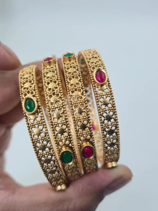 Ruby_Emerald_Set_Traditional_Bangles