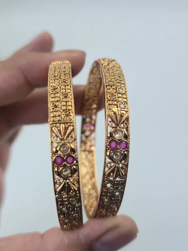 Traditional_Bangles_Ruby_Kundan_Set_Of_2