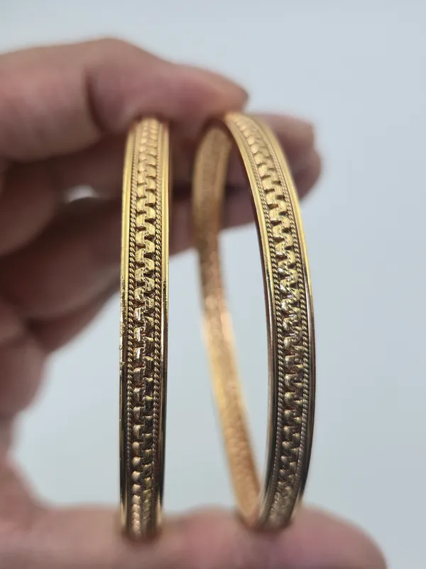Traditional_Bangles_Sleek_Plain_Set_Of_2