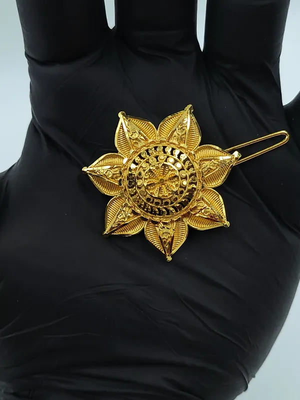 Gold_Plated_Six_Petal_Lotus_Filigree_Traditional_Hair_Chaak_With_Clip