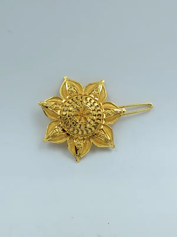 Gold_Plated_Six_Petal_Lotus_Filigree_Traditional_Hair_Chaak_With_Clip