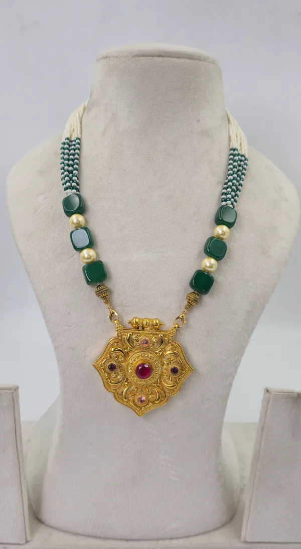 Sheild_Or_Medallion_Red_Traditional_Gau_Haar