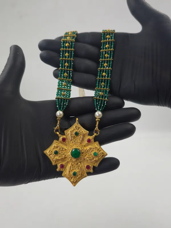Four_Petal_Flower_Green_And_Ruby_Traditional_Gau_Haar