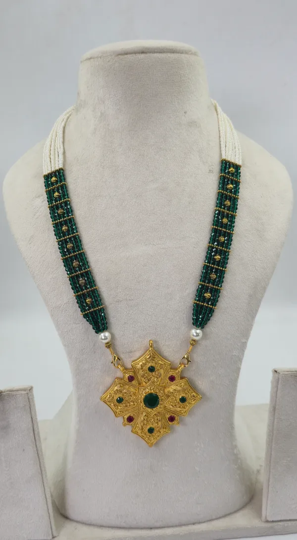 Four_Petal_Flower_Green_And_Ruby_Traditional_Gau_Haar