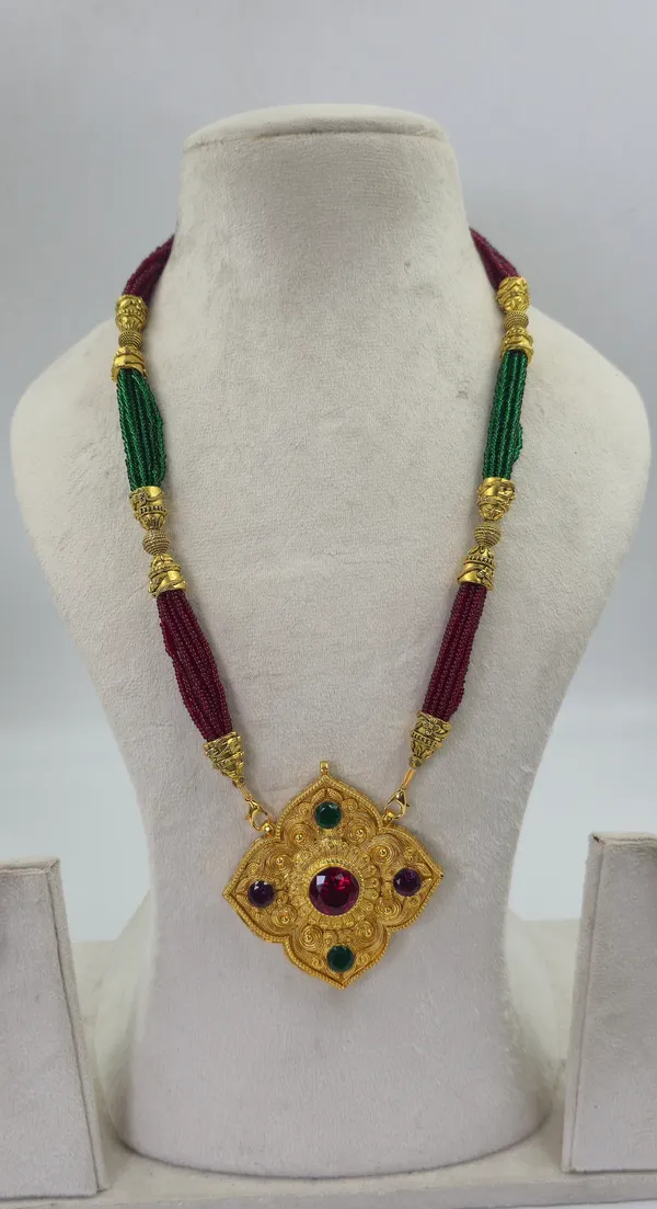 Quatrefoil_Shape_Ruby_And_Green_Traditional_Gau_Haar