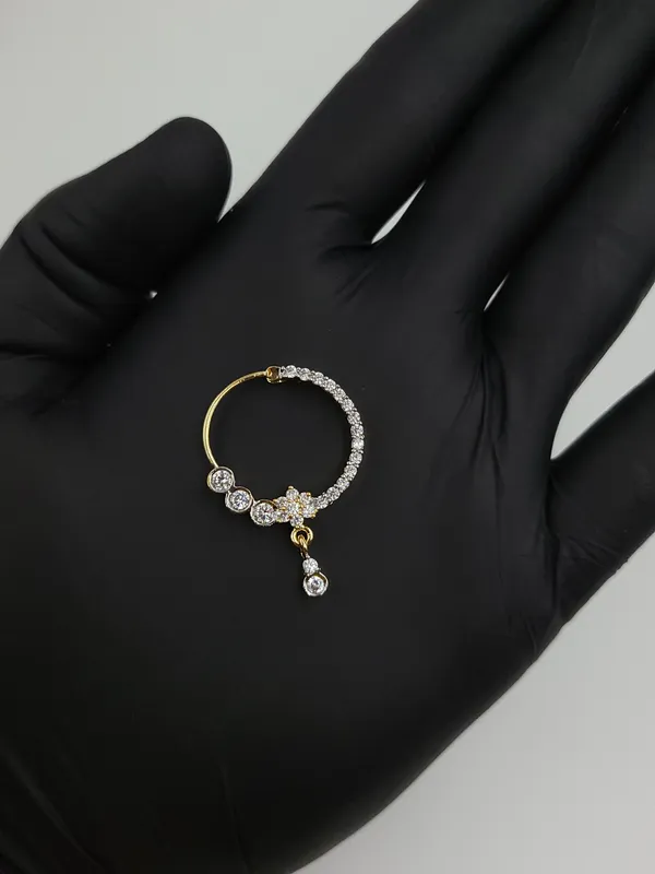 Shimmering_Gold_Hoop_Nath