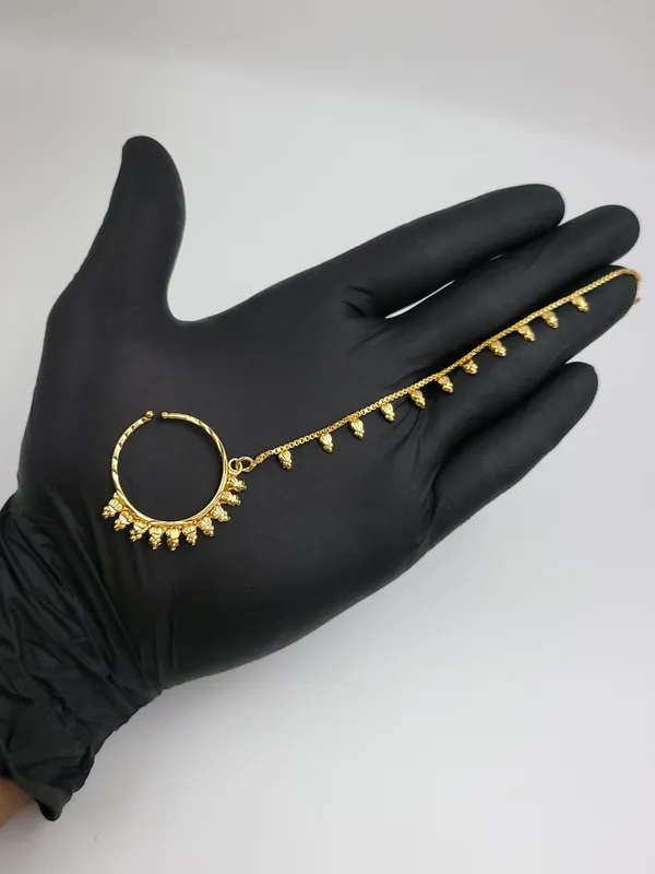 Classic_Gold_Tone_Leaf_Charm_Nath_With_Long_Side_Chain