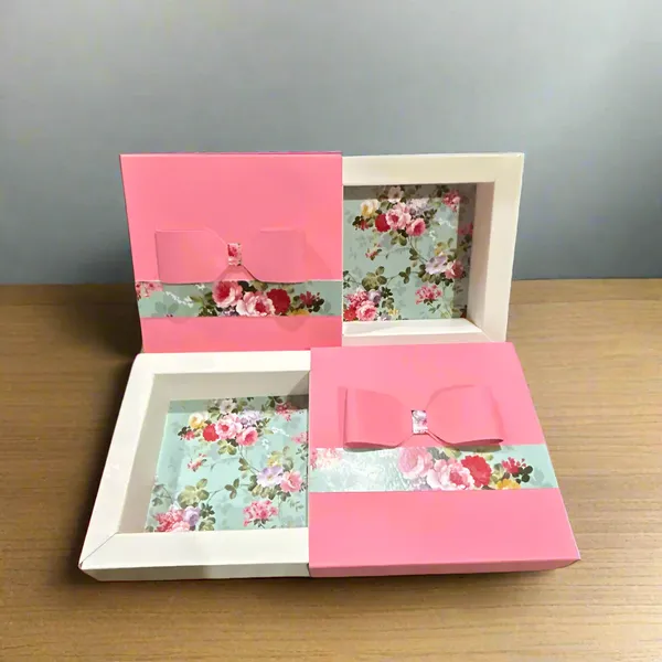 Tres_Beau_Dark_Pink_Box_With_Vintage_Flowers