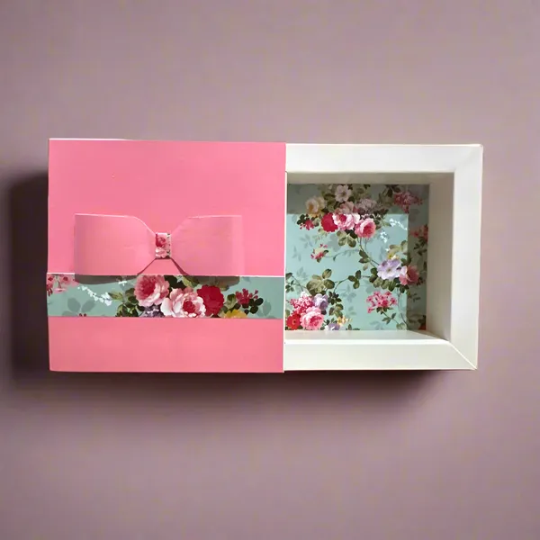 Tres_Beau_Dark_Pink_Box_With_Vintage_Flowers