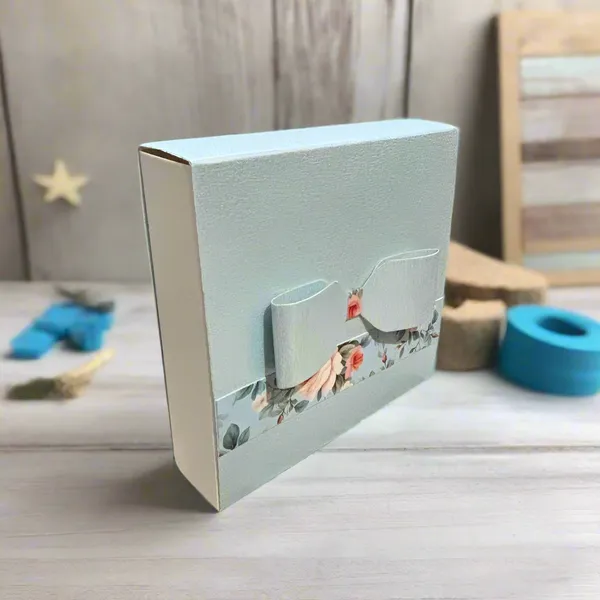 Tres_Beau_Floral_Powder_Blue_Box