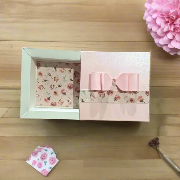 Tres_Beau_Light_Pink_Box_With_Roses