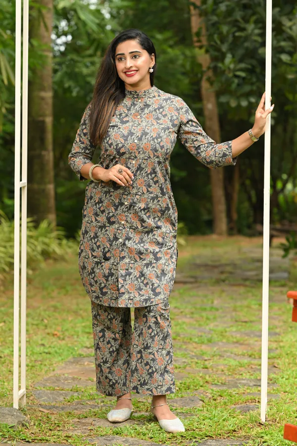 Niyata_Mirage_Cotton_Kurti_With_Pant_Kurta_Set_For_Women