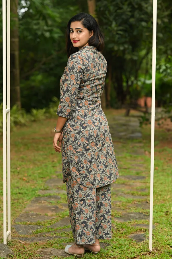 Niyata_Mirage_Cotton_Kurti_With_Pant_Kurta_Set_For_Women