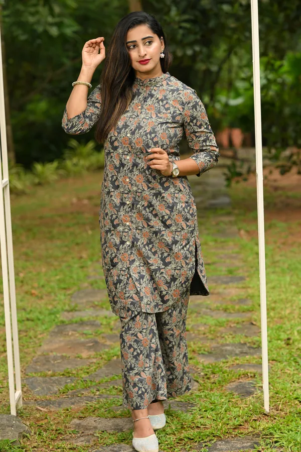 Niyata_Mirage_Cotton_Kurti_With_Pant_Kurta_Set_For_Women