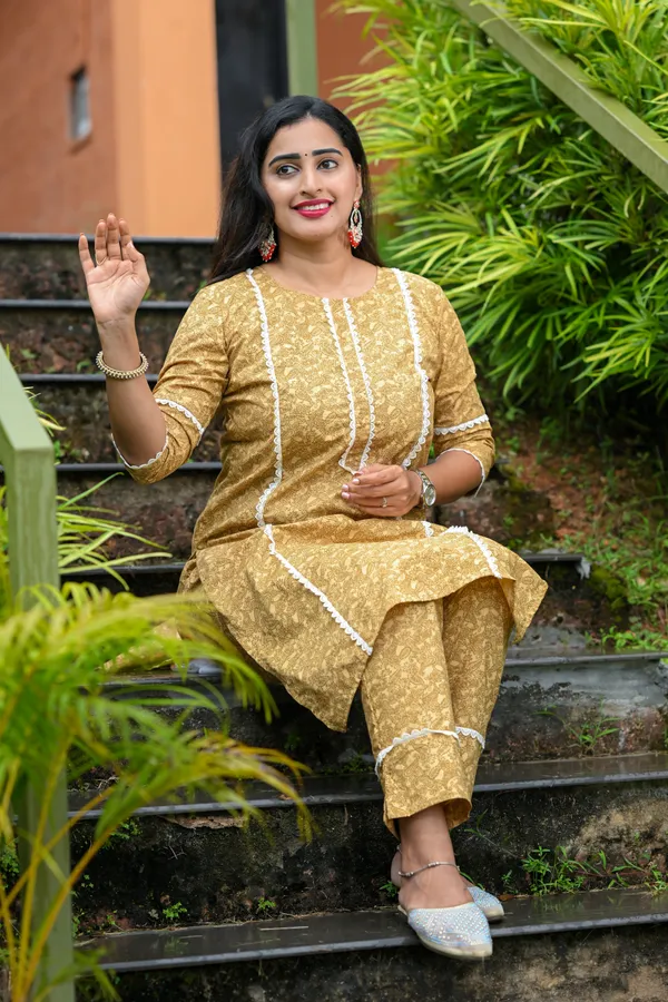 Aarna_Cotton_Kurti_With_Pant_Kurta_Set_For_Women