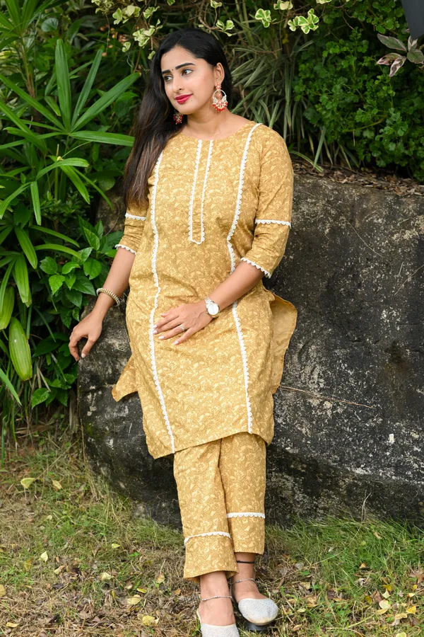 Aarna_Cotton_Kurti_With_Pant_Kurta_Set_For_Women