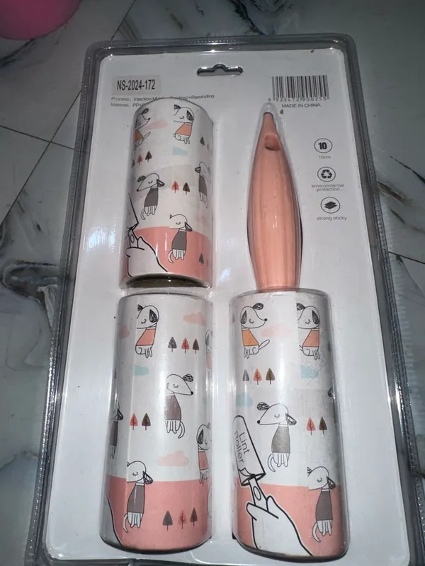 Lint_Roller_For_Pet_Hair_Cleaning_With_Two_Refills_Premium