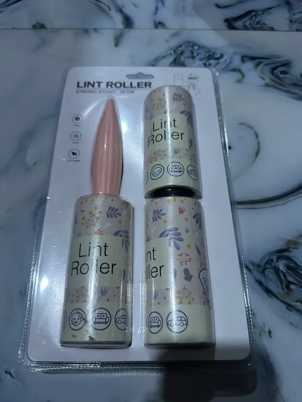 Lint_Roller_For_Pet_Hair_Cleaning_With_Two_Refills
