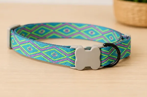 Adjustable_Nylon_Pet_Collar_With_Geometric_Pattern
