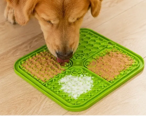 Interactive_Dog_Lick_Matt