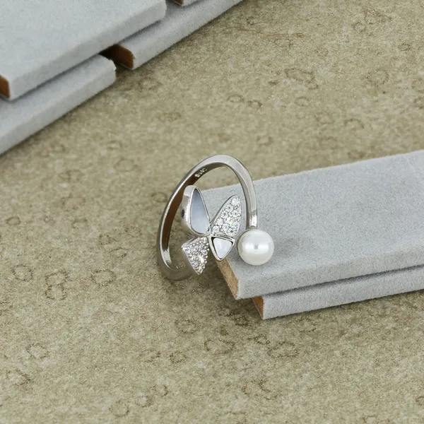 Moon_Pearl_Bow_Ring_Silver_925